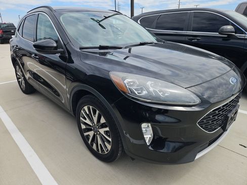Used 2020 Ford Escape Titanium AWD/4WD image 3