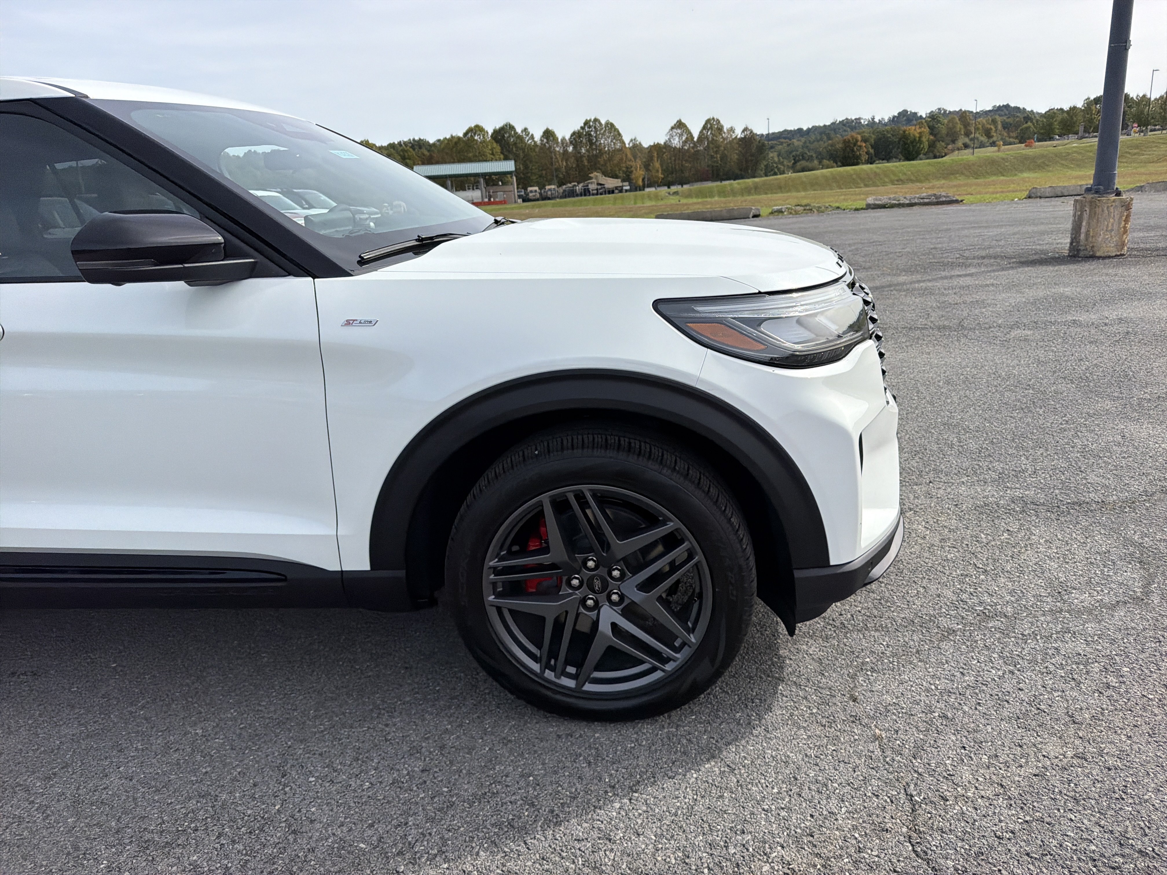 New 2027 Ford Explorer ST-Line w/ ST-Line Street Pack AWD/4WD image 2