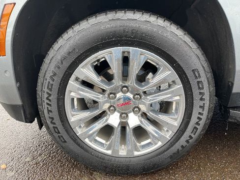 Used 2025 GMC Yukon Denali AWD/4WD image 9