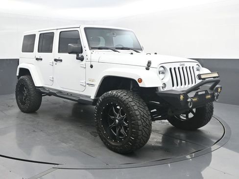 Used 2015 Jeep Wrangler Unlimited Sahara w/ Connectivity Group AWD/4WD image 9