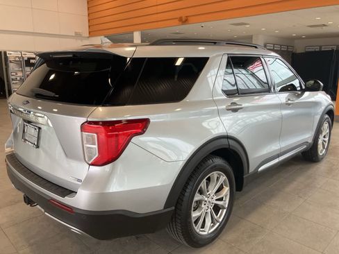 Used 2020 Ford Explorer XLT w/ Equipment Group 202A image 5