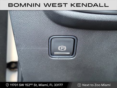 Used 2023 GMC Terrain SLE w/ Driver Convenience Package image 23