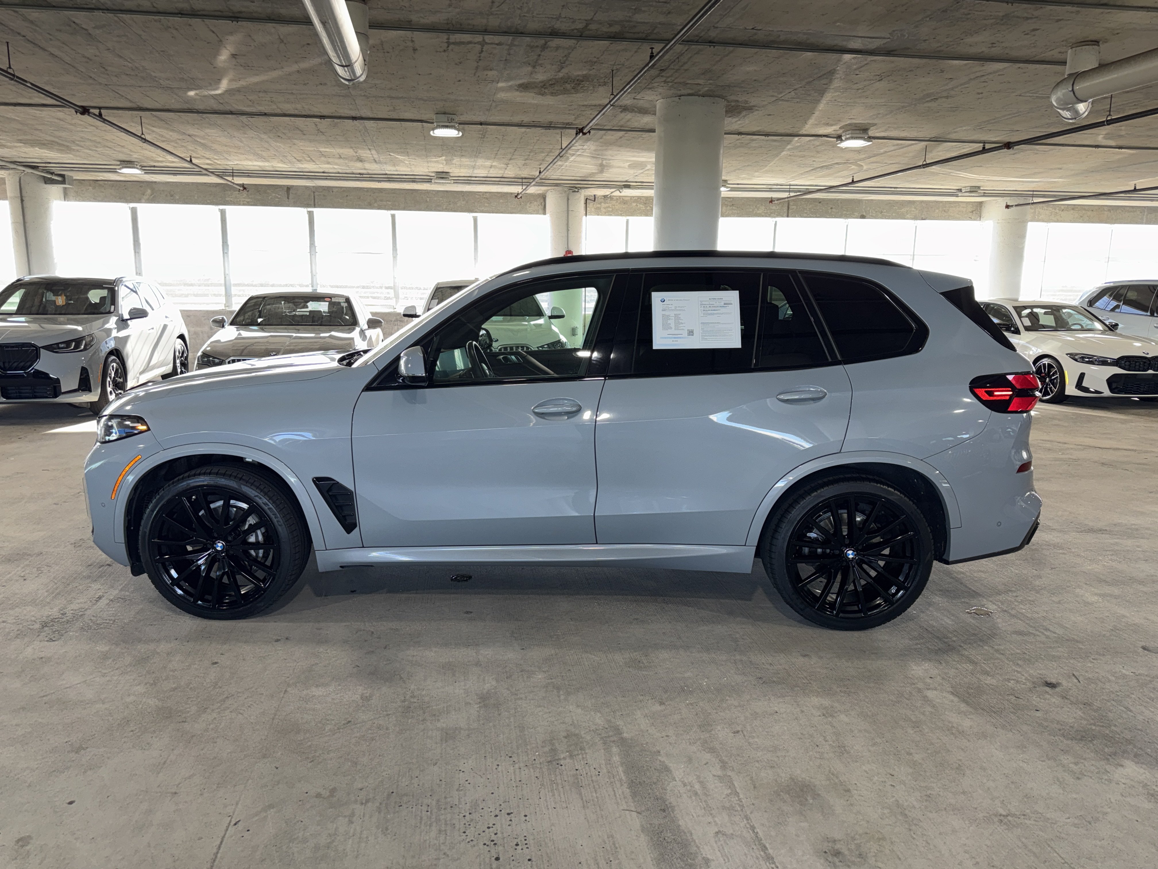 Used 2025 BMW X5 xDrive40i w/ M Sport Package AWD/4WD image 5