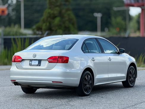 Used 2011 Volkswagen Jetta S FWD image 9