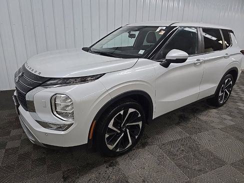 Used 2022 Mitsubishi Outlander SE image 8