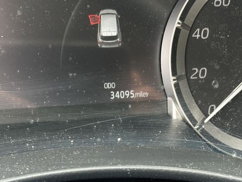 Certified 2023 Toyota Highlander XLE image 14