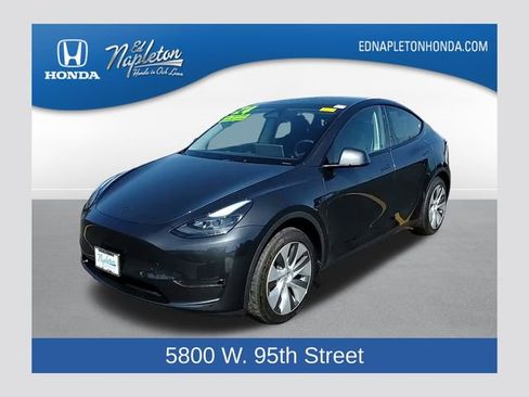 Used 2024 Tesla Model Y Standard Range image 1
