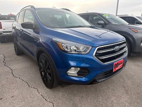 Used 2018 Ford Escape SE w/ SE Sport Appearance Package FWD image 3