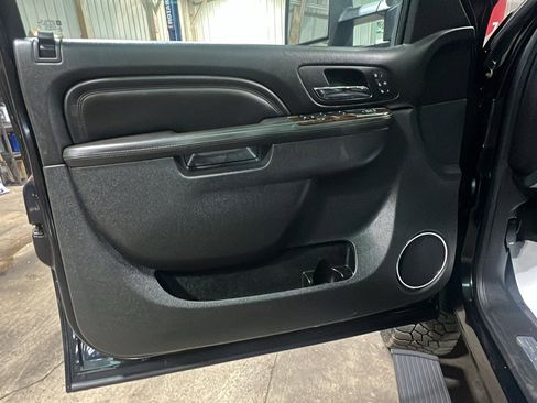 Used 2013 GMC Sierra 2500 Denali w/ Suspension Package, Off-Road image 10