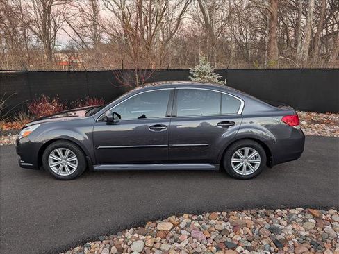 Used 2012 Subaru Legacy 2.5i image 2