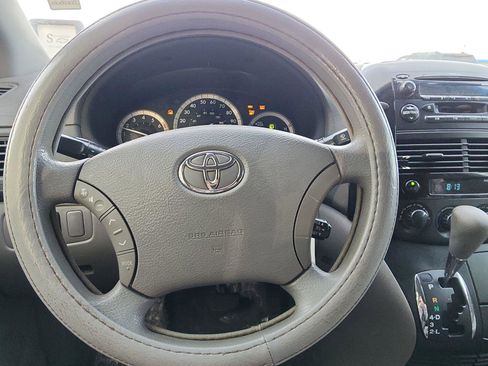Used 2005 Toyota Sienna LE image 10