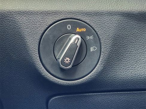 Used 2022 Volkswagen Jetta SE image 22