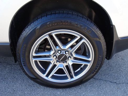 Used 2015 Chevrolet Traverse LT w/ Style and Technology Package AWD/4WD image 10