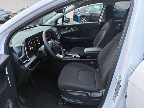 Used 2025 Kia Sportage LX image 25