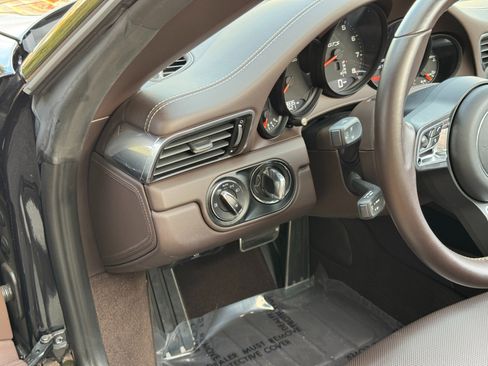 Used 2019 Porsche 911 image 43