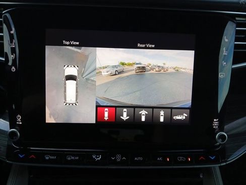 Used 2022 Jeep Wagoneer Series III w/ Convenience Group I AWD/4WD image 9