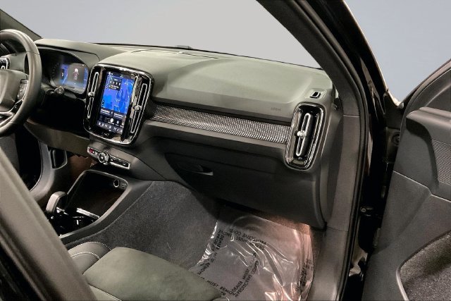 Certified 2023 Volvo XC40 B5 Plus w/ Climate Package AWD/4WD image 20