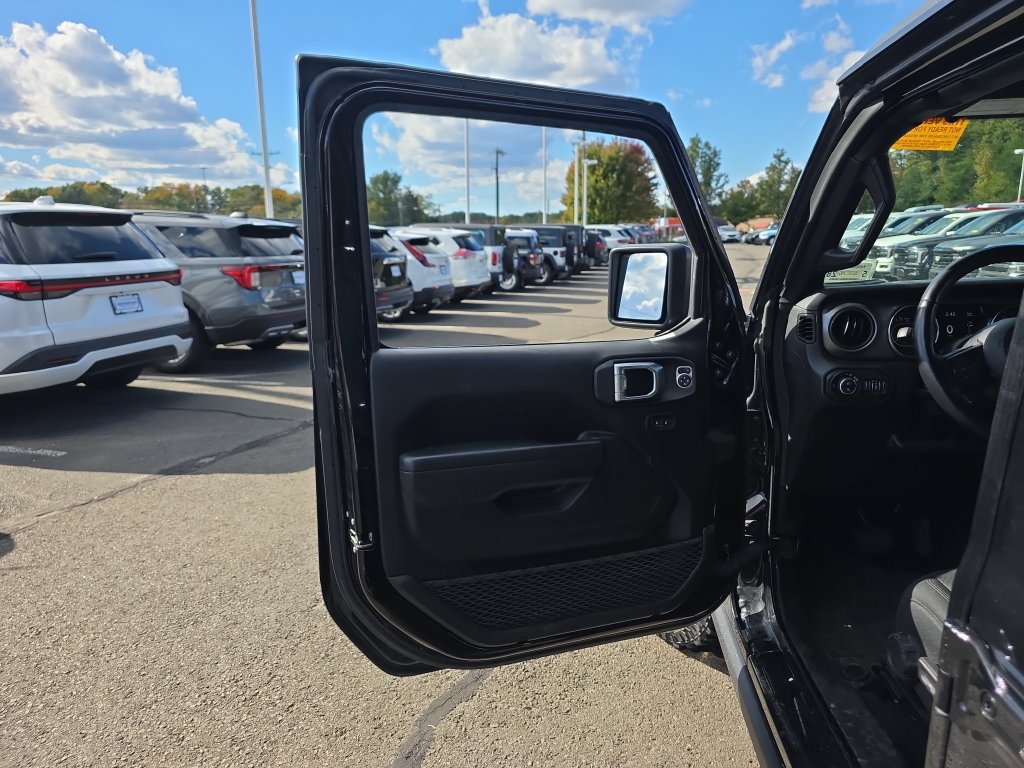 Used 2022 Jeep Gladiator Sport AWD/4WD image 19