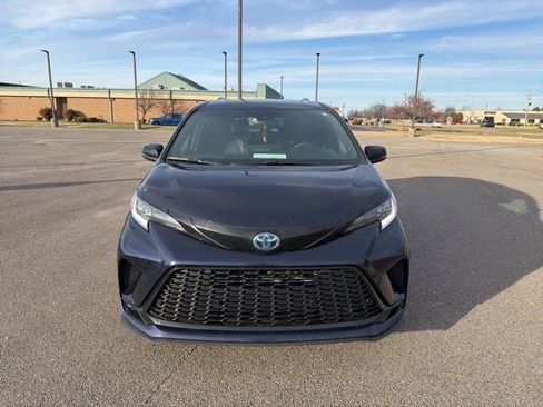 Used 2025 Toyota Sienna XSE image 12
