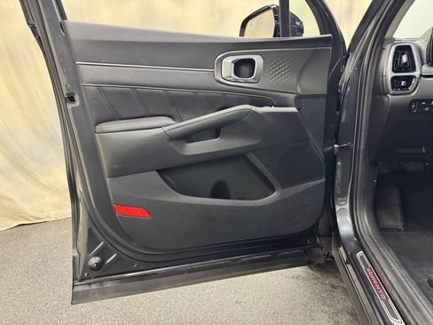 Used 2022 Kia Sorento SX image 12