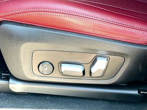 Used 2023 BMW X4 xDrive30i w/ M Sport Package AWD/4WD image 8