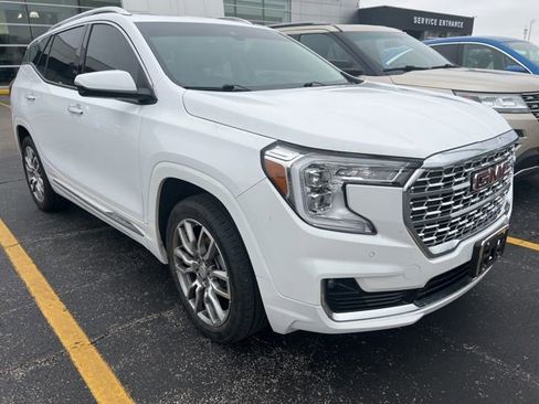Used 2023 GMC Terrain Denali image 2