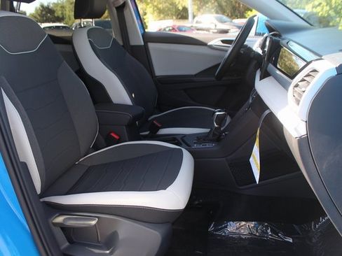 New 2025 Volkswagen Taos SE image 17
