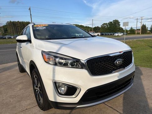 Used 2018 Kia Sorento EX FWD image 2