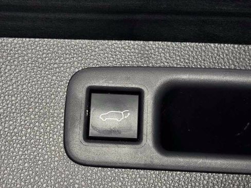 Used 2021 Toyota Highlander XLE AWD/4WD image 39
