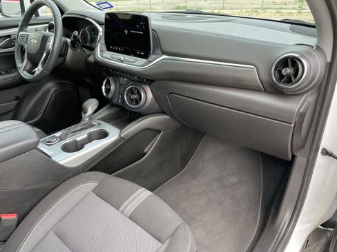 Used 2025 Chevrolet Blazer LT FWD image 39