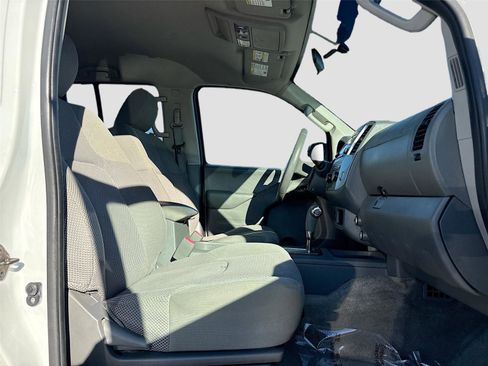 Used 2015 Nissan Frontier SV image 26