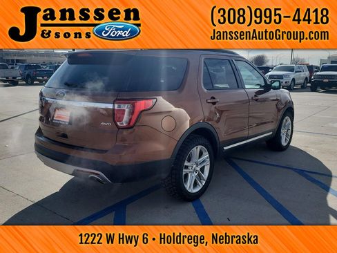 Used 2017 Ford Explorer XLT w/ Equipment Group 202A image 6