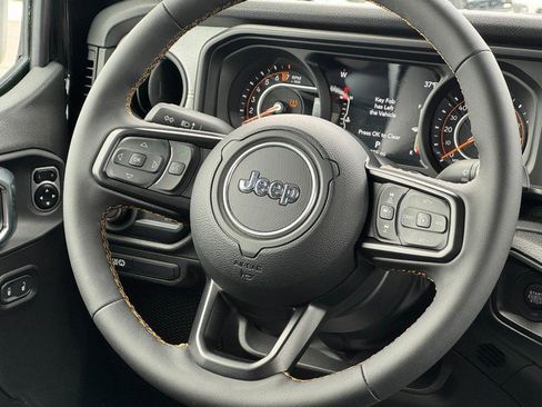 Used 2024 Jeep Gladiator Sport image 11