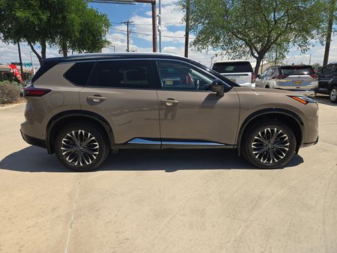 Certified 2024 Nissan Rogue Platinum FWD image 2