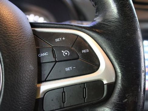 Used 2020 Jeep Renegade Latitude w/ Cold Weather Group AWD/4WD image 17