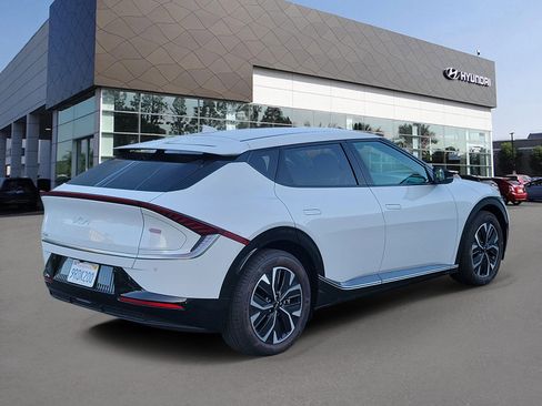 Used 2024 Kia EV6 Wind image 2