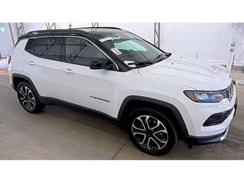 Used 2023 Jeep Compass Limited w/ Sun and Sound Group AWD/4WD image 3