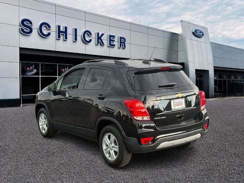 Used 2021 Chevrolet Trax LT w/ LT Convenience Package AWD/4WD image 3