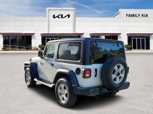 Used 2020 Jeep Wrangler Sport AWD/4WD image 3