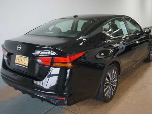 Used 2024 Nissan Altima 2.5 SV image 6