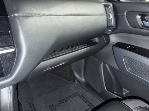 Used 2025 Nissan Pathfinder SL AWD/4WD image 34