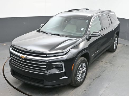 Used 2025 Chevrolet Traverse LT image 30