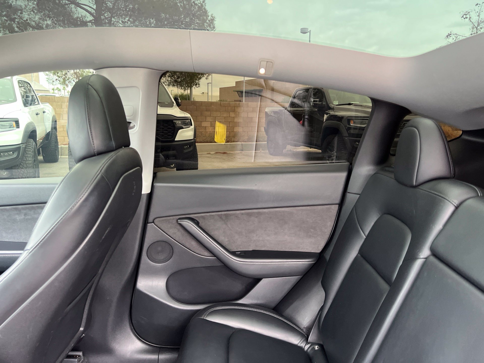 Used 2021 Tesla Model Y Long Range AWD/4WD image 23