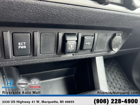 Used 2021 Toyota Tacoma TRD Off-Road AWD/4WD image 18
