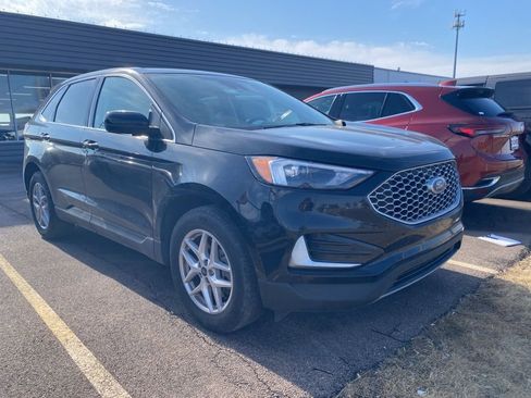 Used 2024 Ford Edge SEL image 4