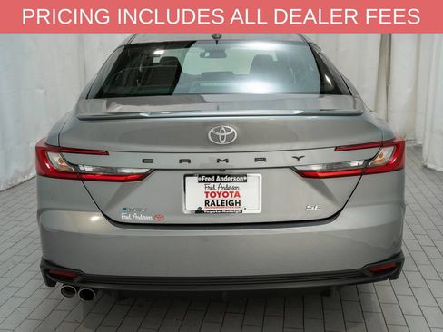Used 2025 Toyota Camry SE FWD image 4