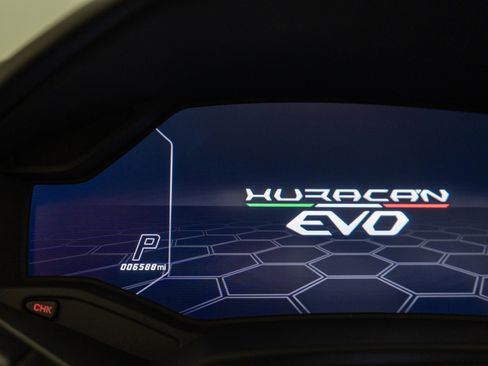 Used 2020 Lamborghini Huracan EVO image 21