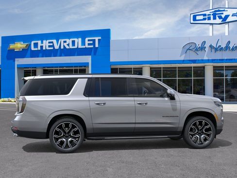 New 2026 Chevrolet Suburban RST w/ Advanced Technology Package AWD/4WD image 7