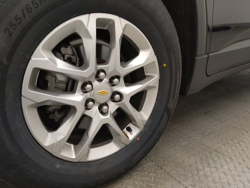 Used 2023 Chevrolet Traverse LS image 31