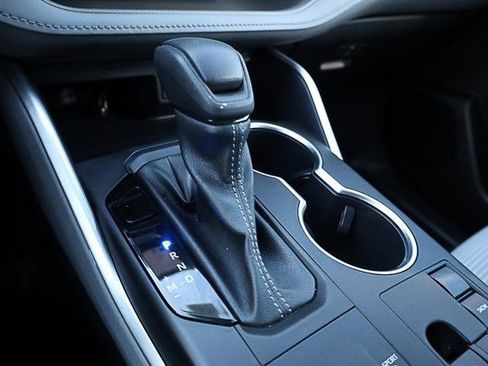 Used 2023 Toyota Highlander L image 18